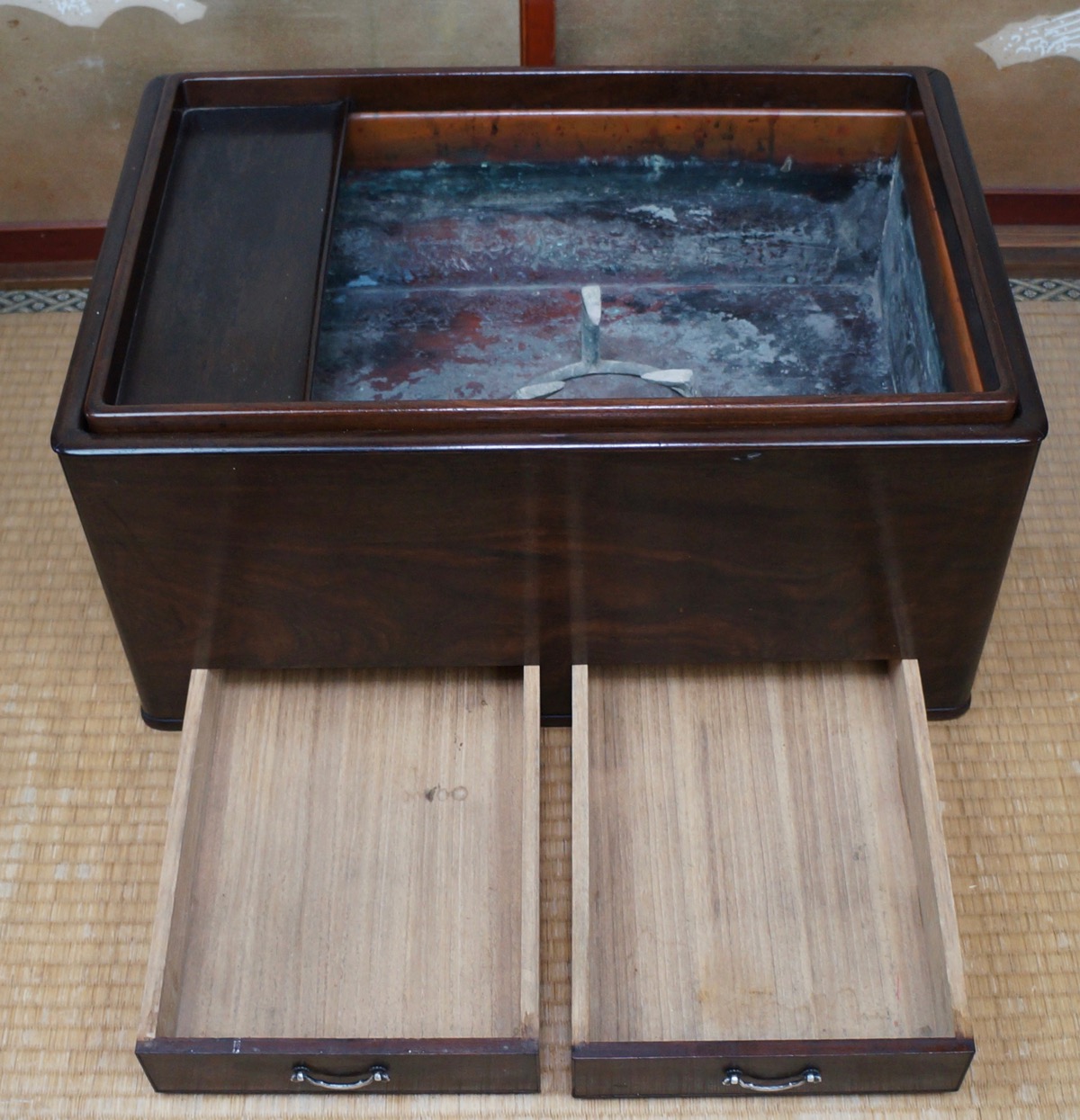 Antique Nagahibachi Japanese 1890s Japan interior Tansu