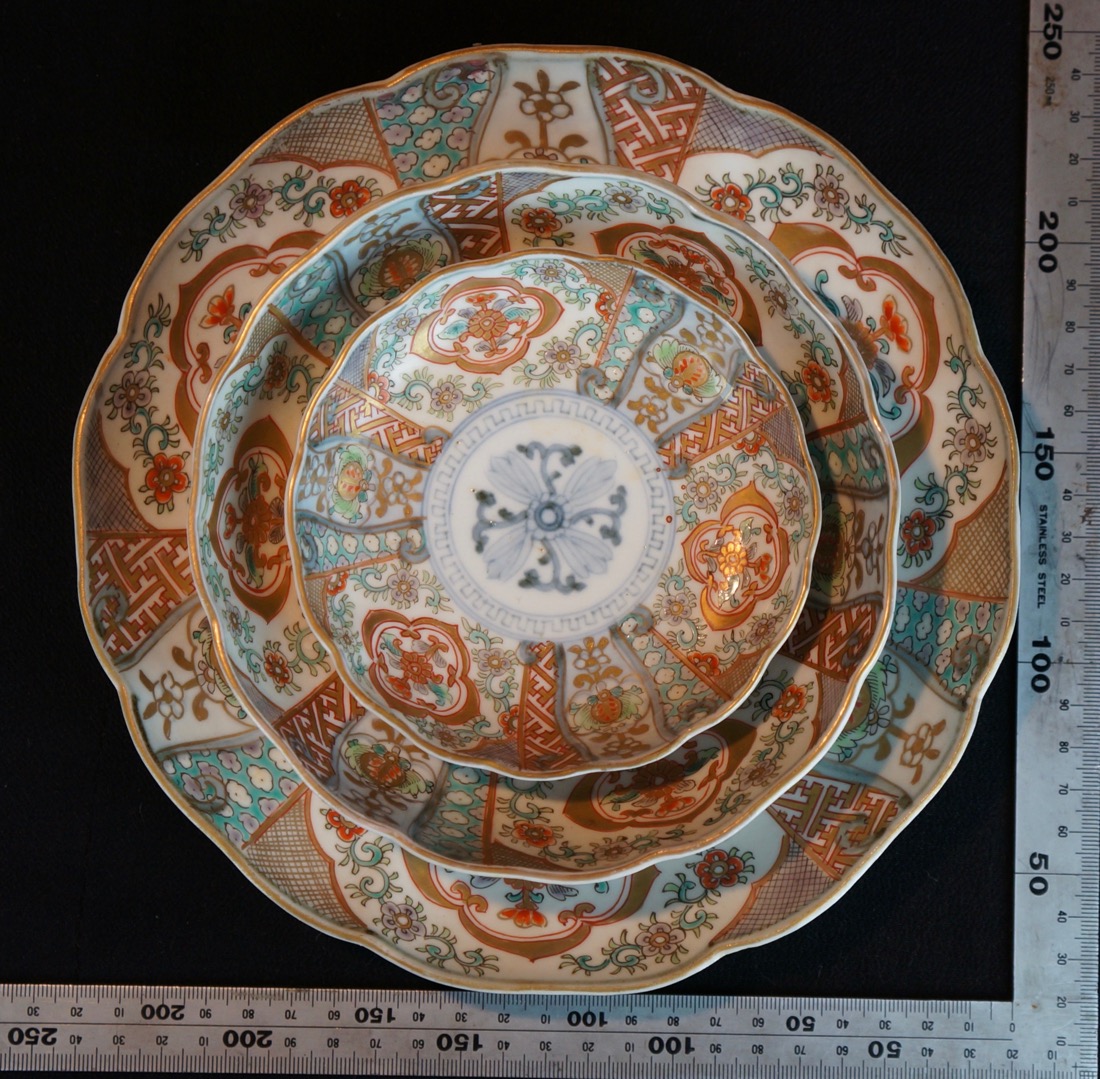 Antique Imari Japanese decorated plate 1800s Yakimono Japan ceramic art