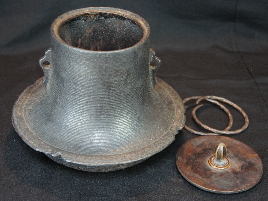 Antique Fujigama iron kettle Tea Ceremony water boiler 1800 Japanese