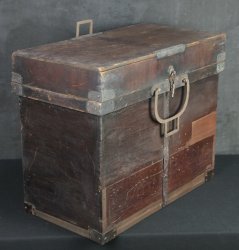 Antique chest 1800