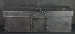 Mochidansu antique chest 1800