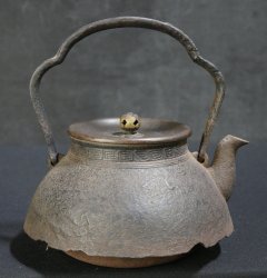 Tsuru Nmbu kettle 1800s